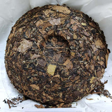 Load image into Gallery viewer, 2016 "Lao Bai Cha - Shou Mei" (Old White Tea - Shoumei ) Cake 357g Fuding BaiCha, Fujian Province.