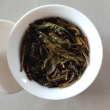 Laden Sie das Bild in den Galerie-Viewer, 2020 Spring FengHuang DanCong "Ya Shi Xiang" (Duck Poop Fragrance) A+ Oolong Loose Leaf Tea