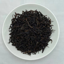 Load image into Gallery viewer, Spring "Que She"(Sparrow Tongue) Heavy-Roasted A++ Grade Wuyi Yancha, Rock / Cliff Oolong Tea