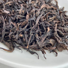 Load image into Gallery viewer, Spring &quot;Que She&quot;(Sparrow Tongue) Heavy-Roasted A++ Grade Wuyi Yancha Oolong Tea