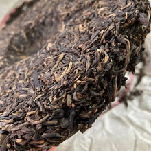 Load image into Gallery viewer, 2002 TaiLian "Ji Nian" (Commemoration of 2002 International Puer Tea Seminar) Cake 400g Puerh Sheng Cha Raw Tea