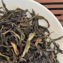 Load image into Gallery viewer, 2021 Winter FengHuang DanCong &quot;Xue Pian - Ya Shi Xiang&quot; (Snowflake - Duck Poop Fragrance) A++++ Grade Oolong, Medium-Roasted, Loose Leaf Tea, Chaozhou