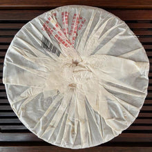 Load image into Gallery viewer, 2009 LaoManEr "Yi Wu - Zao Chun" (Yiwu - Early Spring) 400g Puerh Sheng Cha Raw Tea