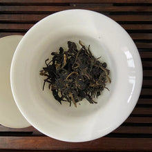 Load image into Gallery viewer, 2009 LaoManEr "Yi Wu - Zao Chun" (Yiwu - Early Spring) 400g Puerh Sheng Cha Raw Tea