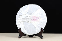 Laden Sie das Bild in den Galerie-Viewer, 2009 DaYi "Yue Chen Yue Xiang" (The Older The Better) Cake 357g Puerh Sheng Cha Raw Tea - King Tea Mall