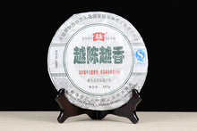 Laden Sie das Bild in den Galerie-Viewer, 2009 DaYi "Yue Chen Yue Xiang" (The Older The Better) Cake 357g Puerh Sheng Cha Raw Tea - King Tea Mall