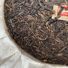Load image into Gallery viewer, 2010 LaoZhiHao "Wu Liang Shan - Lao Shu" (Wuliang Mountain - Old Tree) Cake 400g Puerh Raw Tea Sheng Cha