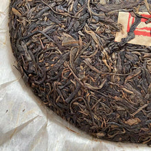 Load image into Gallery viewer, 2010 LaoZhiHao &quot;Wu Liang Shan - Lao Shu&quot; (Wuliang Mountain - Old Tree) Cake 400g Puerh Raw Tea Sheng Cha