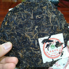 Load image into Gallery viewer, 2006 LiMing &quot;Zao Chun Yin Hao&quot; (Early Spring Silver Hairs) 200g Cake Puerh Raw Tea Sheng Cha - King Tea Mall