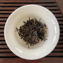 Load image into Gallery viewer, 2010 LaoZhiHao &quot;Wu Liang Shan - Lao Shu&quot; (Wuliang Mountain - Old Tree) Cake 400g Puerh Raw Tea Sheng Cha