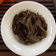 Load image into Gallery viewer, 2010 LaoZhiHao "Wu Liang Shan - Lao Shu" (Wuliang Mountain - Old Tree) Cake 400g Puerh Raw Tea Sheng Cha