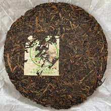 Cargar imagen en el visor de la galería, 2005 XingHai "Xing Hai Sheng Cha" (Banzhang Tea Area) Cake 357g Puerh Raw Tea Sheng Cha
