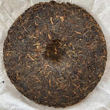 Cargar imagen en el visor de la galería, 2005 XingHai "Xing Hai Sheng Cha" (Banzhang Tea Area) Cake 357g Puerh Raw Tea Sheng Cha