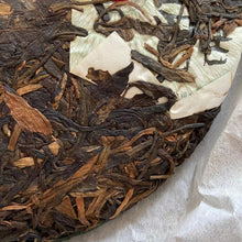 Load image into Gallery viewer, 2006 XingHai &quot;Ya - Yi Wu Qiao Mu&quot; ( Court Hymns - Yiwu Arbor Tree) Cake 400g Puerh Raw Tea Sheng Cha