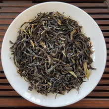 Load image into Gallery viewer, 2022 Spring FengHuang DanCong Light-Medium Roasted A Grade Oolong, Loose Leaf Tea