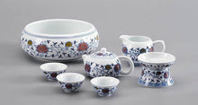 Carica l'immagine nel visualizzatore di Gallery, "Qing Hua Ci" (Blue and White Porcelain) Twining Lotus Pattern Tea Pot - King Tea Mall