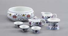 Load image into Gallery viewer, Gong Dao Bei &quot;Qing Hua Ci&quot; (Blue and White Porcelain) Twining Lotus Pattern - King Tea Mall