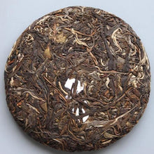 Load image into Gallery viewer, 【Free Shipping】2018 KingTeaMall Spring "YI WU MA HEI" GuShu 200g Cake Puerh Sheng Cha Raw Tea - King Tea Mall