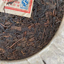 Load image into Gallery viewer, 2006 MengKu RongShi &quot;Da Xue Shan - Ye Sheng Cha&quot; (Big Snow Mountain - Wild Leaf) Cake 400g Puerh Raw Tea Sheng Cha