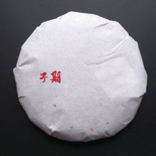 Load image into Gallery viewer, 【Free Shipping】2018 KingTeaMall Spring "ZI QI" Cake 100g Puerh GuShu Sheng Cha Raw Tea - King Tea Mall