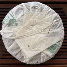 Cargar imagen en el visor de la galería, 2005 XingHai "Xing Hai Sheng Cha" (Banzhang Tea Area) Cake 357g Puerh Raw Tea Sheng Cha