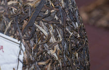 Load image into Gallery viewer, 2016 MengKu RongShi "Mang Fei Gu Shu" (Mangfei Old Tree) Cake 500g Puerh Raw Tea Sheng Cha - King Tea Mall