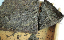 Load image into Gallery viewer, 2016 XiangYi FuCha "Chuan Cheng" (Carry the Torch) Brick 900g Dark Tea Hunan - King Tea Mall