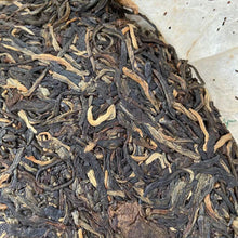 Charger l'image dans la galerie, 2006 FengQing "Mei Xie 50" (Guangdong Artists Association 50 Years) Cake 357g Puerh Raw Tea Sheng Cha