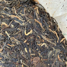 Load image into Gallery viewer, 2006 FengQing &quot;Mei Xie 50&quot; (Guangdong Artists Association 50 Years) Cake 357g Puerh Raw Tea Sheng Cha