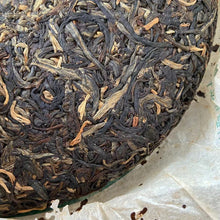 Charger l'image dans la galerie, 2006 FengQing "Mei Xie 50" (Guangdong Artists Association 50 Years) Cake 357g Puerh Raw Tea Sheng Cha