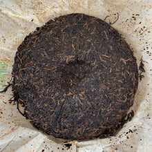 Load image into Gallery viewer, 2004 LaoTongZhi &quot;Ye Sheng Qiao Mu&quot; (Wild Arbor Tree) Cake 400g Puerh Sheng Cha Raw Tea