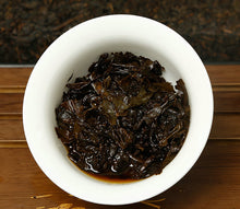 Cargar imagen en el visor de la galería, 2010 XiangYi FuCha "Jun Xin" Brick 380g Dark Tea Hunan - King Tea Mall
