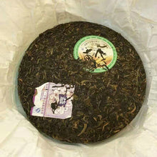 Load image into Gallery viewer, 2008 DaYi "JinSe DaYi KaiYuan JiNianBing" (Golden TAE New Era Commemorative Cake) One Set of Puerh Raw Tea Cake 1000g + Ripe Tea 1000g - King Tea Mall