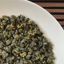 Laden Sie das Bild in den Galerie-Viewer, 2024 Spring "A Li Shan" (Alishan) A+++ Grade Taiwan Oolong Tea