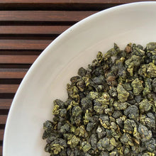 Laden Sie das Bild in den Galerie-Viewer, 2024 Spring "A Li Shan" (Alishan) A+++ Grade Taiwan Oolong Tea
