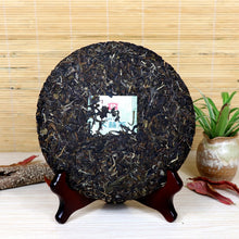 Laden Sie das Bild in den Galerie-Viewer, 2017 DaYi "Wei Zui Yan" (the Strongest Flavor) Cake 357g Puerh Sheng Cha Raw Tea - King Tea Mall