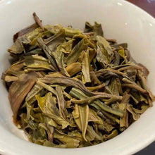 Load image into Gallery viewer, 2022 DaYi &quot;Long Zhu&quot; (Dragon Pillar) Cake 357g Puerh Sheng Cha Raw Tea