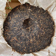 Load image into Gallery viewer, 2004 LiMing "Ban Zhang - Gu Qiao Mu" (Banzhang - Ancient Arbor Tree) Cake 357g Puerh Raw Tea Sheng Cha