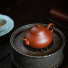 Load image into Gallery viewer, Yixing "Li Xing" (Pear Style) Teapot in Zhao Zhuang Zhu Ni Clay