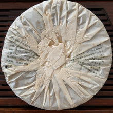 Load image into Gallery viewer, 2007 YiPinTang "Yi Wu Zhi Chun" (Spring of Yiwu) Cake 357g Puerh Raw Tea Sheng Cha