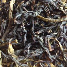 Laden Sie das Bild in den Galerie-Viewer, 2019 FengHuang DanCong "Xue Pian - Ya Shi Xiang" (Winter - Snowflake - Duck Poop Fragrance) A++++ Oolong,Loose Leaf Tea, Chaozhou