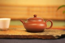 Load image into Gallery viewer, Dayi &quot;Xu Bian&quot; Classic Yixing Teapot in Zhu Ni Clay 130ml