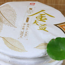 Laden Sie das Bild in den Galerie-Viewer, 2017 DaYi "Jin Da Yi" (Golden TAE) Cake 357g Puerh Sheng Cha Raw Tea - King Tea Mall