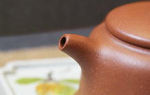 Load image into Gallery viewer, Dayi "Yuan Zhong" (Round Clock) Yixing Teapot in Duanni Clay 180ml