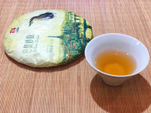 Laden Sie das Bild in den Galerie-Viewer, 2018 DaYi "Ba Li Miao Yun" (Paris Rhythm) Cake 357g / 150g Puerh Sheng Cha Raw Tea - King Tea Mall