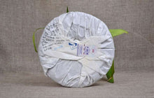 Charger l'image dans la galerie, 2014 DaYi "Ying Xiong Jun Ma" (Zodiac Horse) Cake 357g Puerh Sheng Cha Raw Tea - King Tea Mall