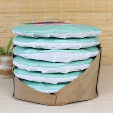 Laden Sie das Bild in den Galerie-Viewer, 2017 DaYi "Yi Tuan Chun Yi" (Overwhelming Spring ) Cake 357g Puerh Sheng Cha Raw Tea - King Tea Mall