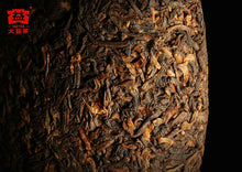 Load image into Gallery viewer, 2021 DaYi &quot;Long Zhu&quot; (Dragon Pillar) Cake 357g Puerh Shou Cha Ripe Tea