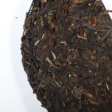 Laden Sie das Bild in den Galerie-Viewer, 2017 DaYi "Huang Hou Gui Lai" (Returning Phoenix) Cake 357g Puerh Sheng Cha Raw Tea - King Tea Mall
