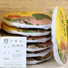 Laden Sie das Bild in den Galerie-Viewer, 2017 DaYi " Tian Di Yi Liu " (The 1st Level) Cake 357g Puerh Sheng Cha Raw Tea - King Tea Mall